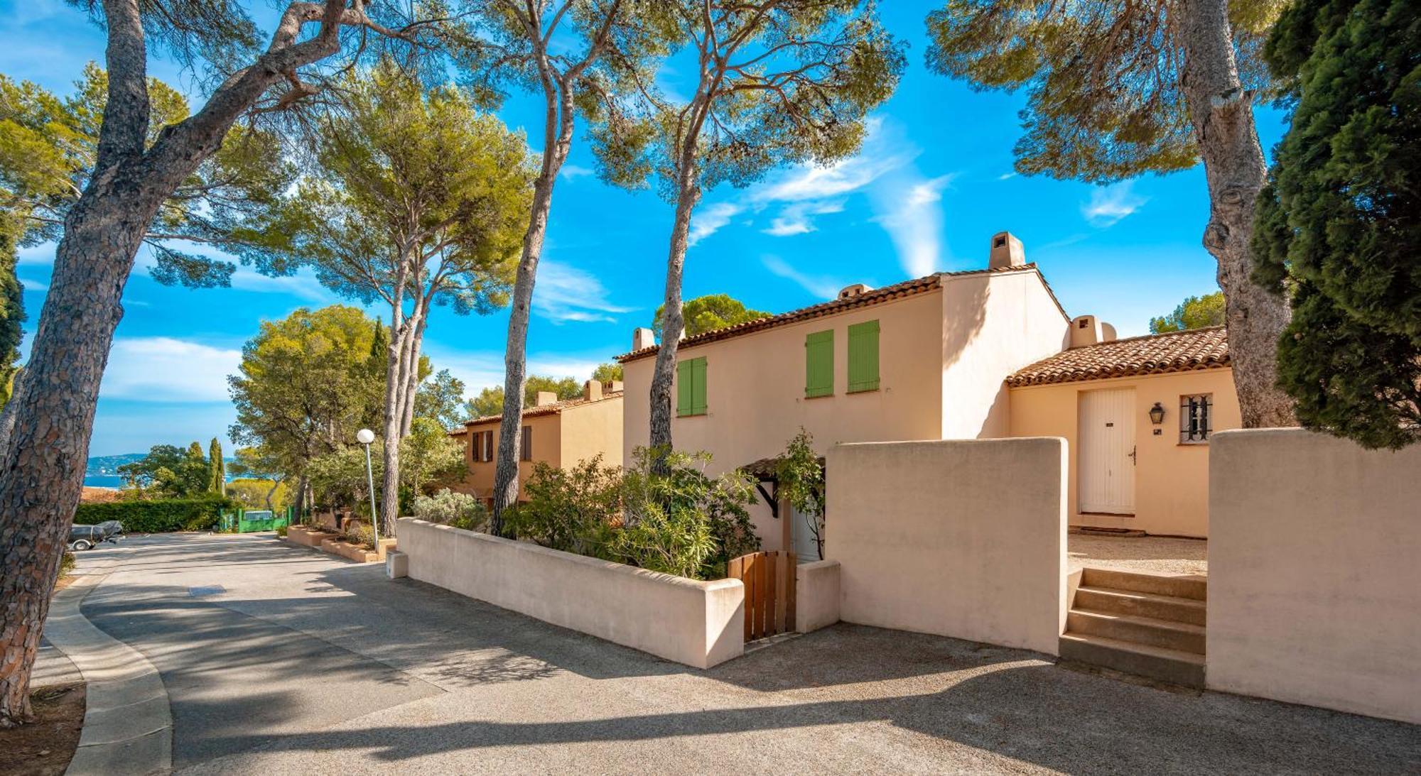 Residence Partenaire Le Domaine De Garlande Cavalaire-sur-Mer Bagian luar foto