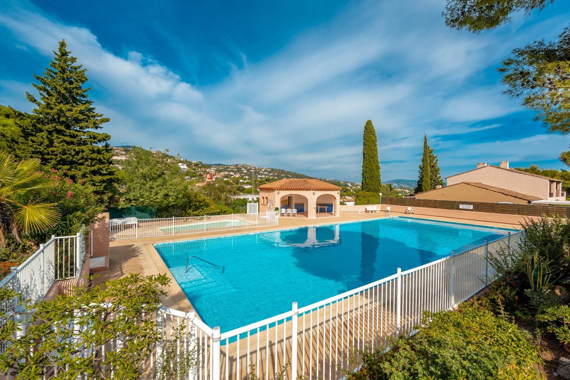 Residence Partenaire Le Domaine De Garlande Cavalaire-sur-Mer Bagian luar foto