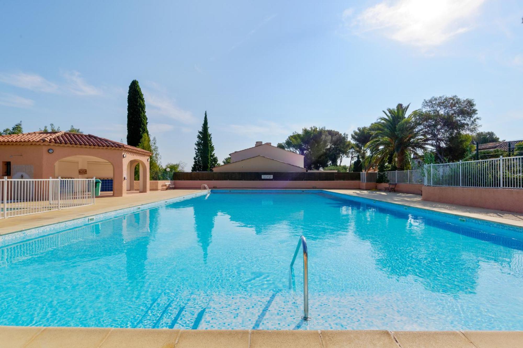 Residence Partenaire Le Domaine De Garlande Cavalaire-sur-Mer Bagian luar foto