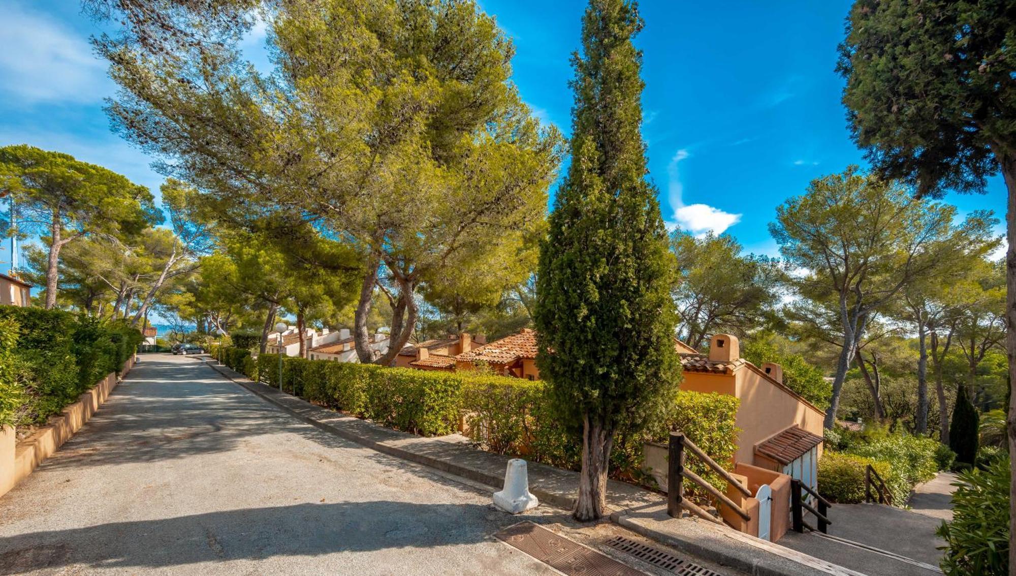 Residence Partenaire Le Domaine De Garlande Cavalaire-sur-Mer Bagian luar foto