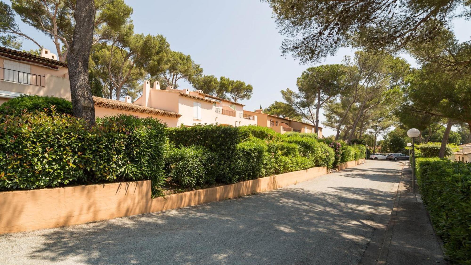 Residence Partenaire Le Domaine De Garlande Cavalaire-sur-Mer Bagian luar foto